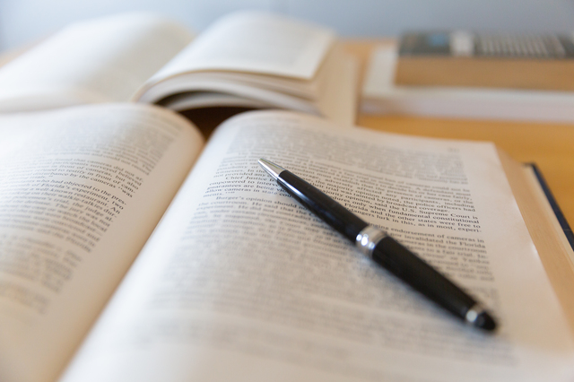 英字の辞典とボールペン